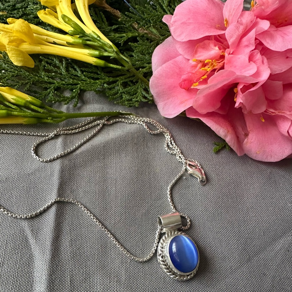 Elegant sterling Silver 925 Necklace with Blue Stone 18” long